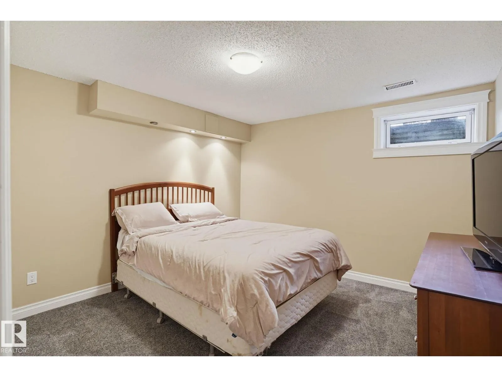 18407 66 AV NW