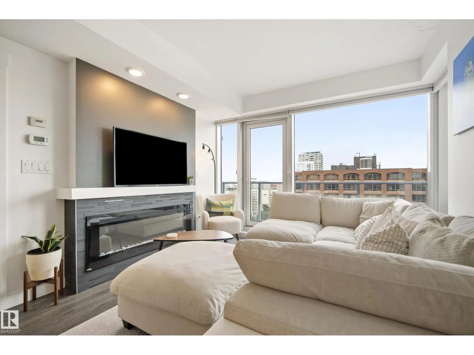 #2502 9720 106 ST NW