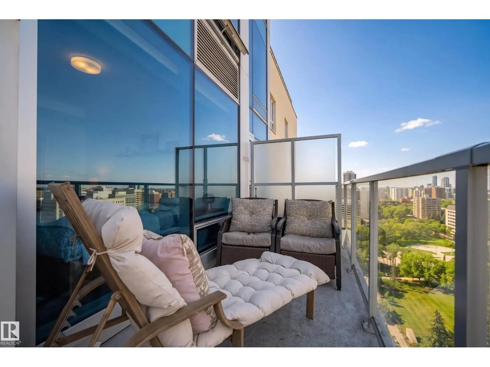 #2502 9720 106 ST NW