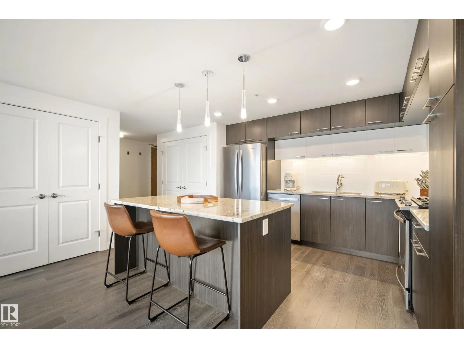#2502 9720 106 ST NW
