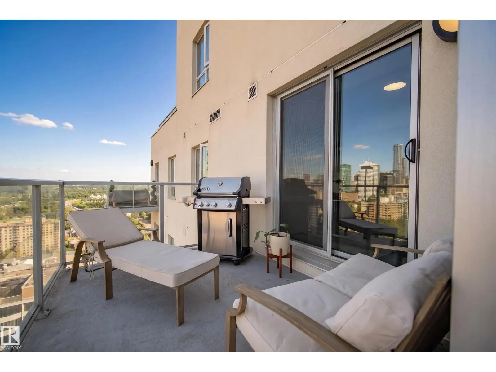 #2502 9720 106 ST NW