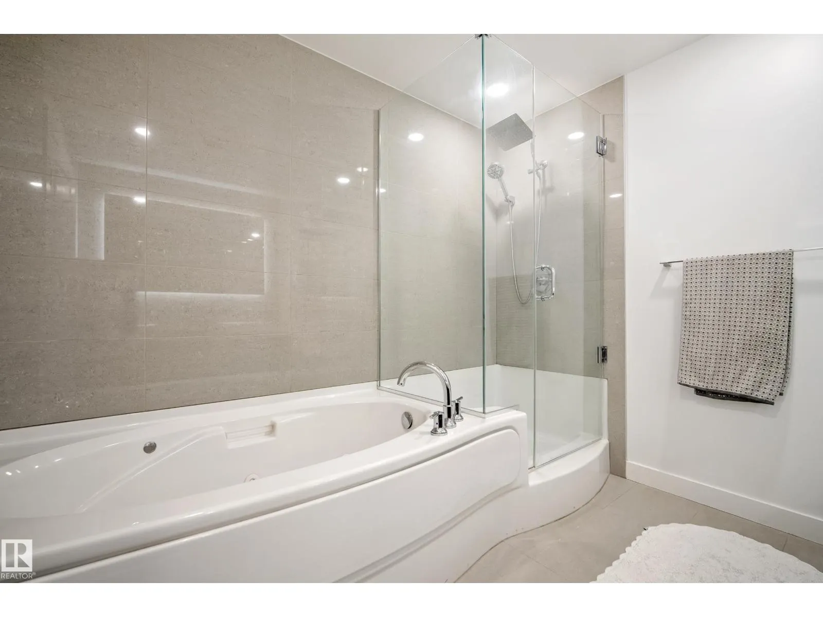 #2502 9720 106 ST NW