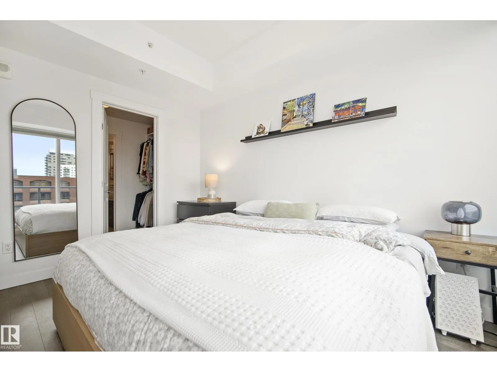 #2502 9720 106 ST NW