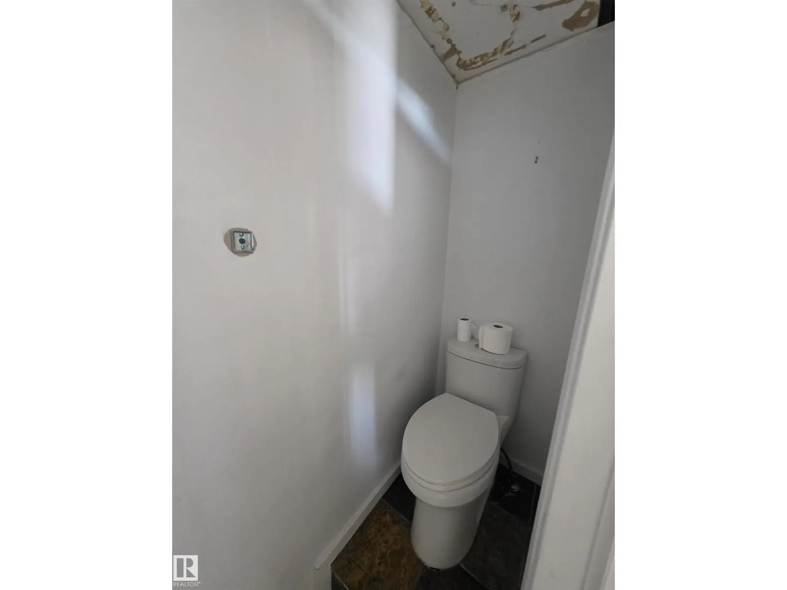 #101 10355 105 ST NW