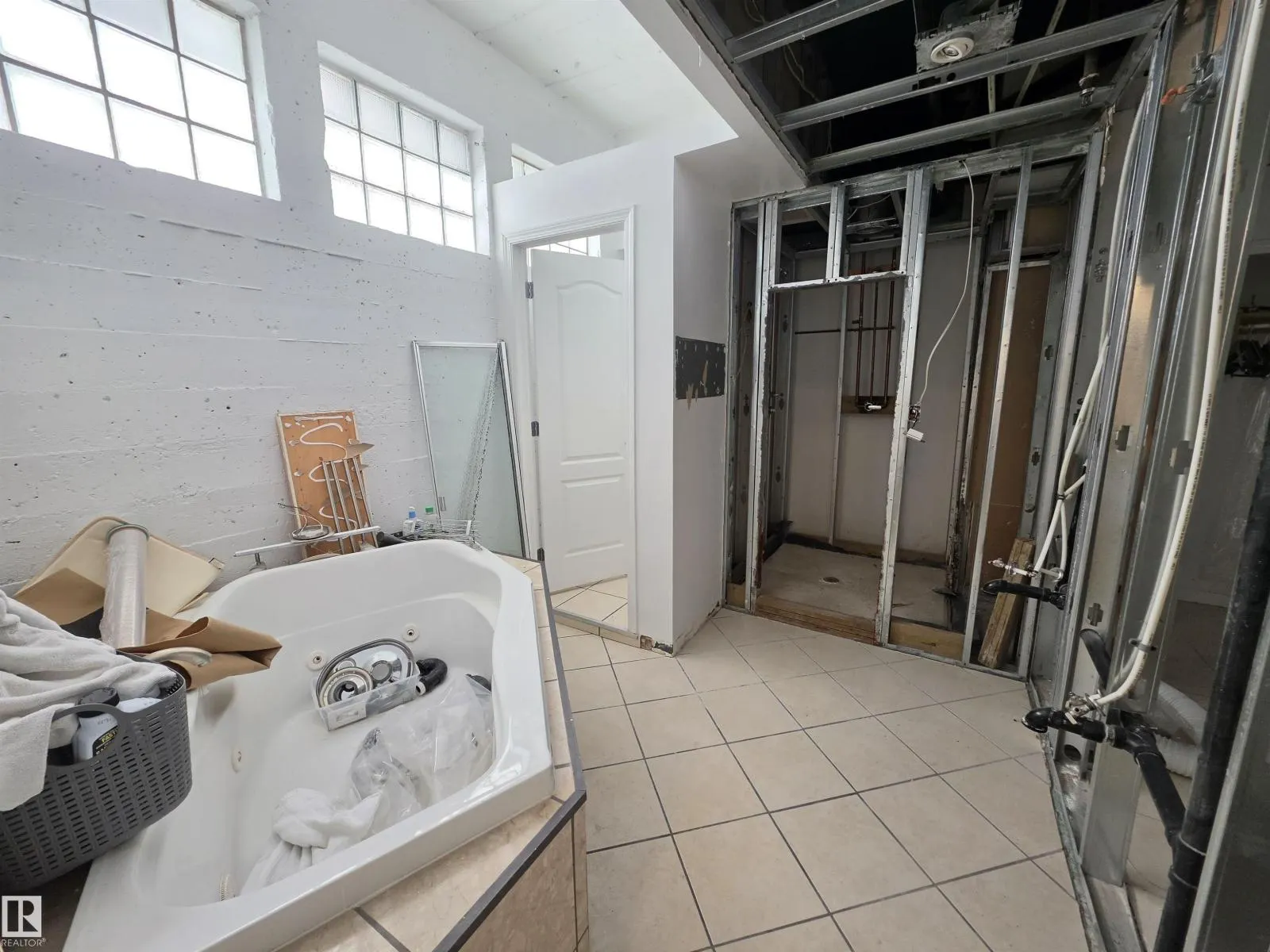 #101 10355 105 ST NW