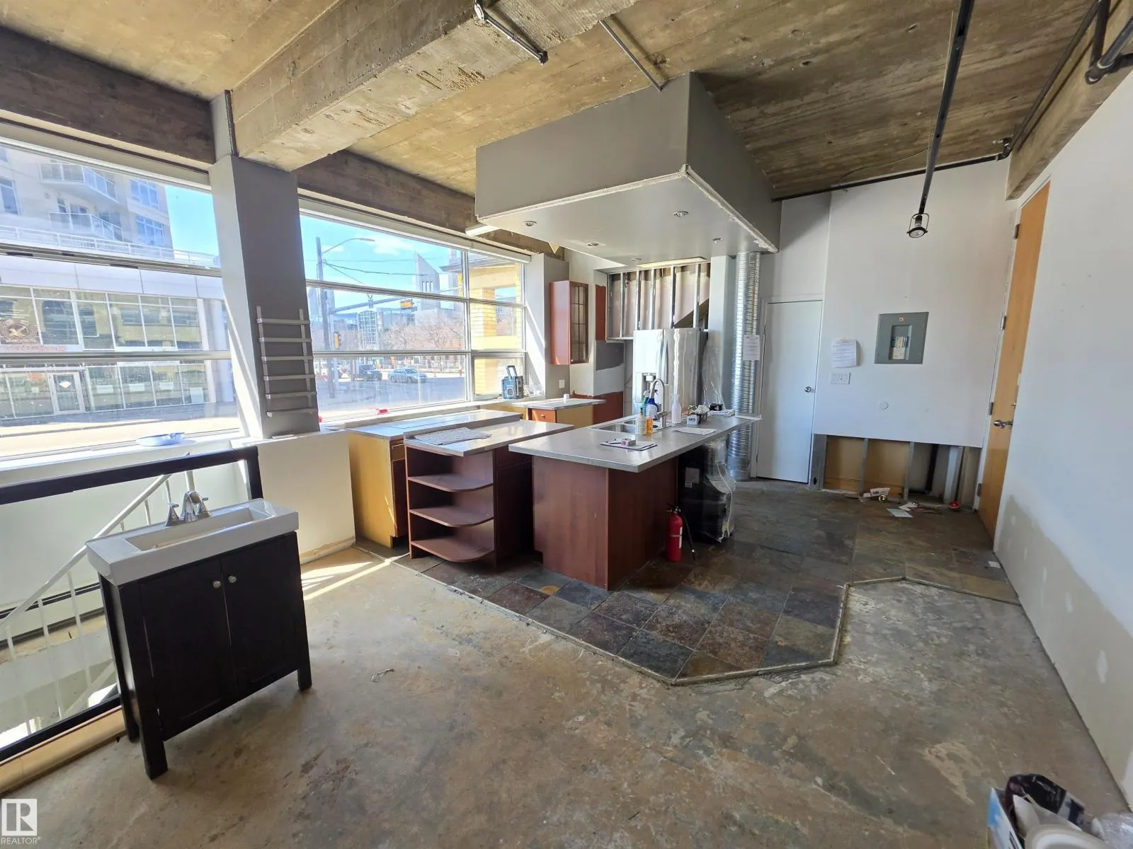 #101 10355 105 ST NW