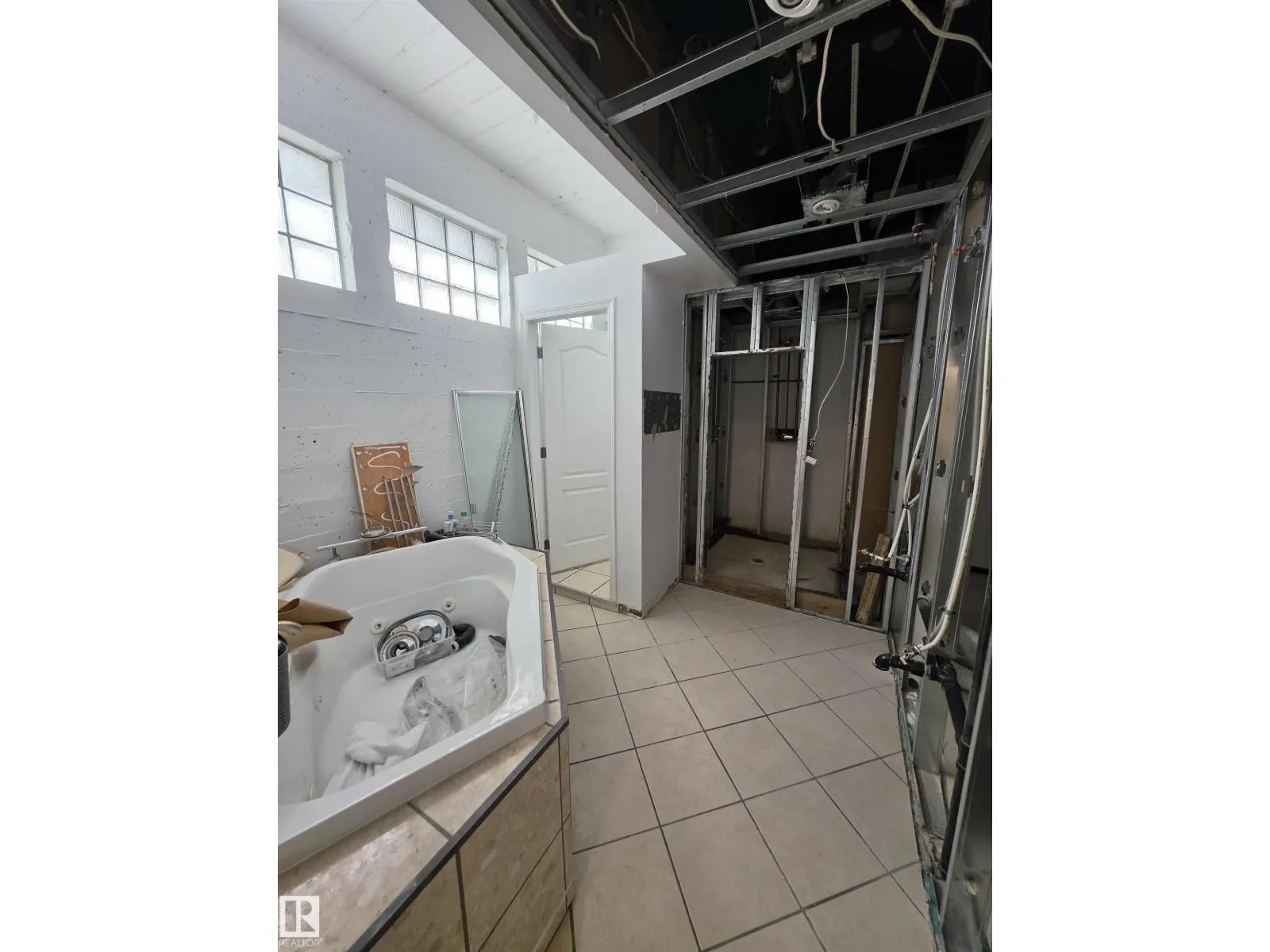 #101 10355 105 ST NW