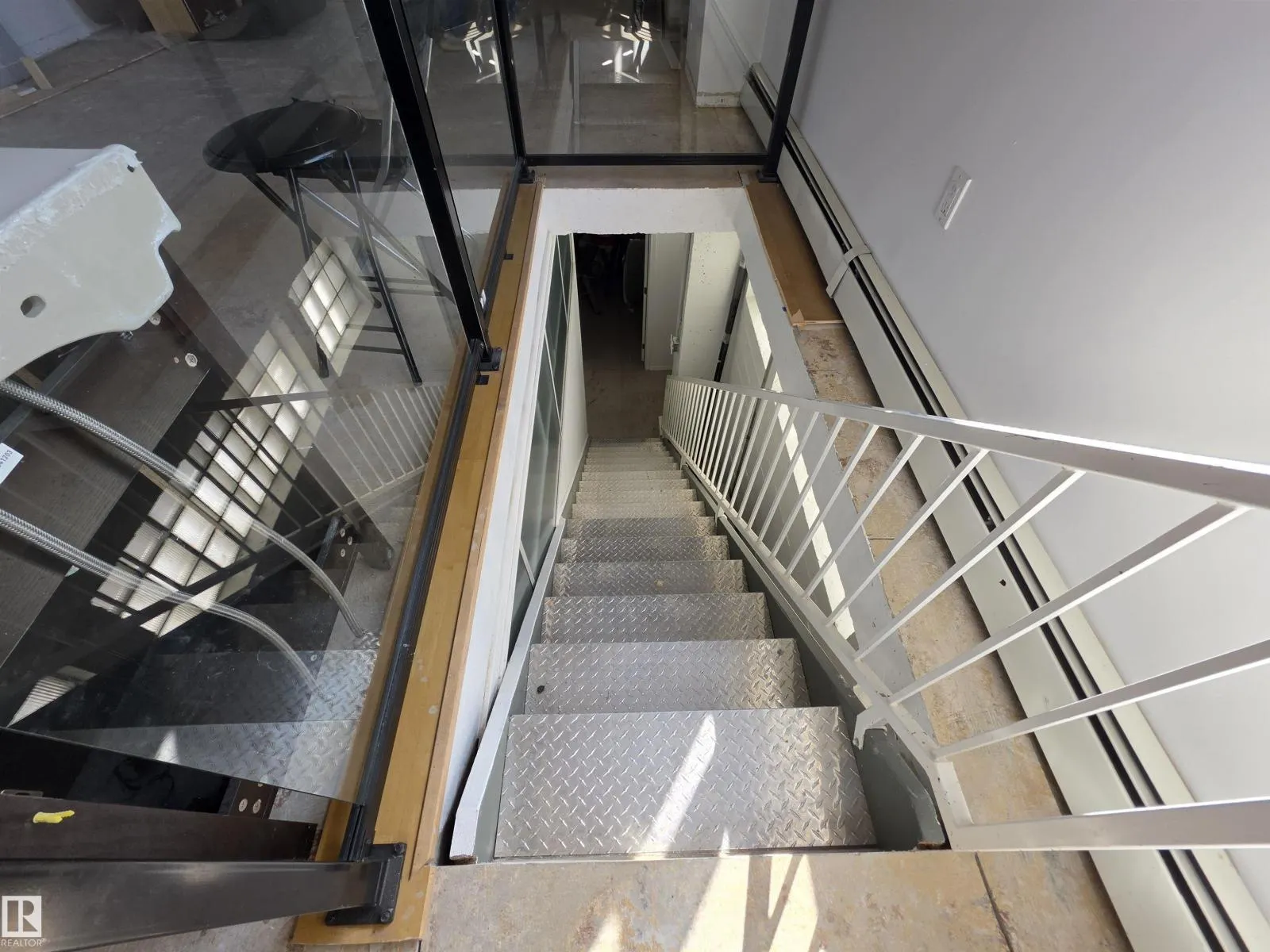 #101 10355 105 ST NW