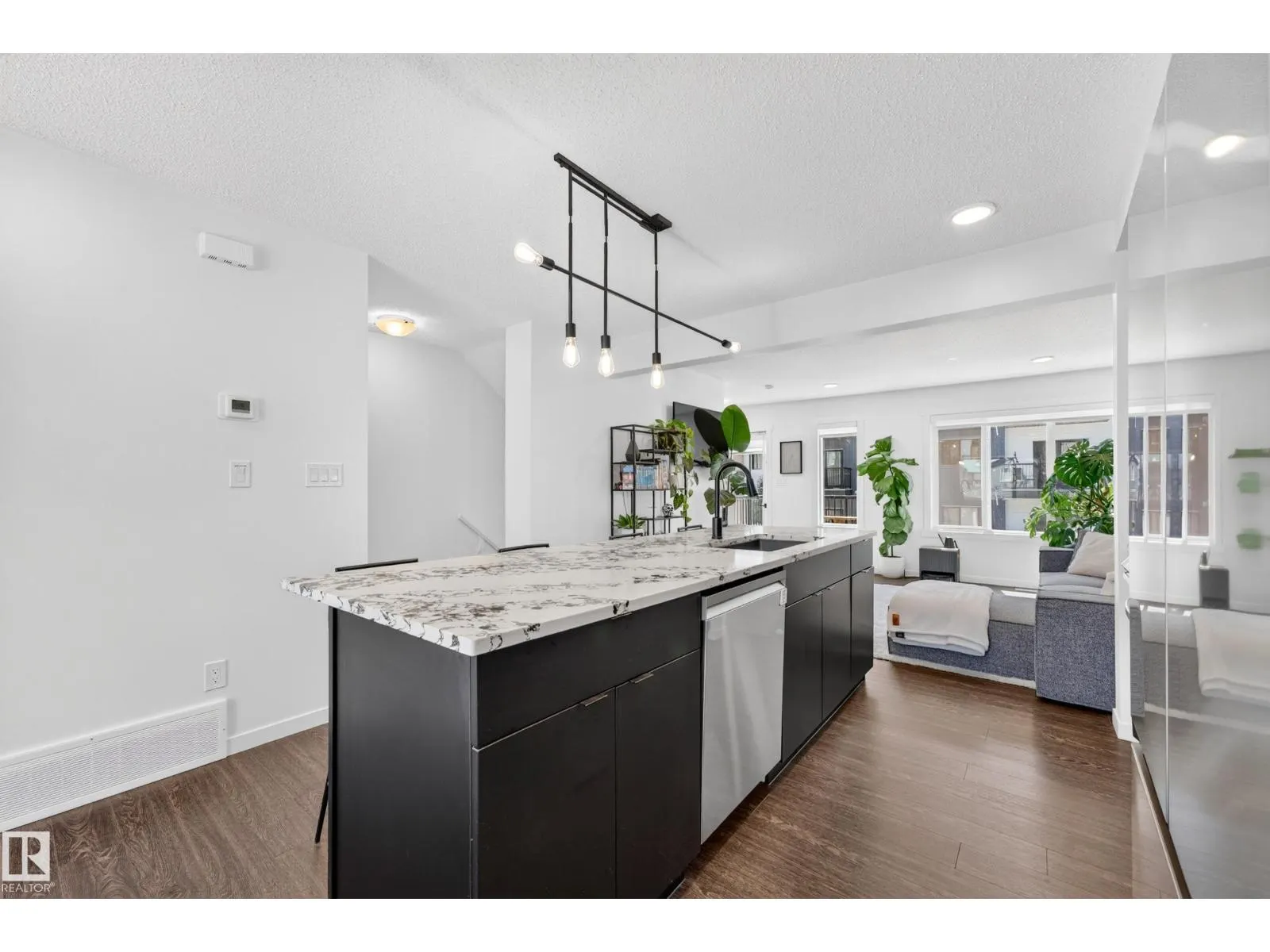 #13 850 Secord BV NW