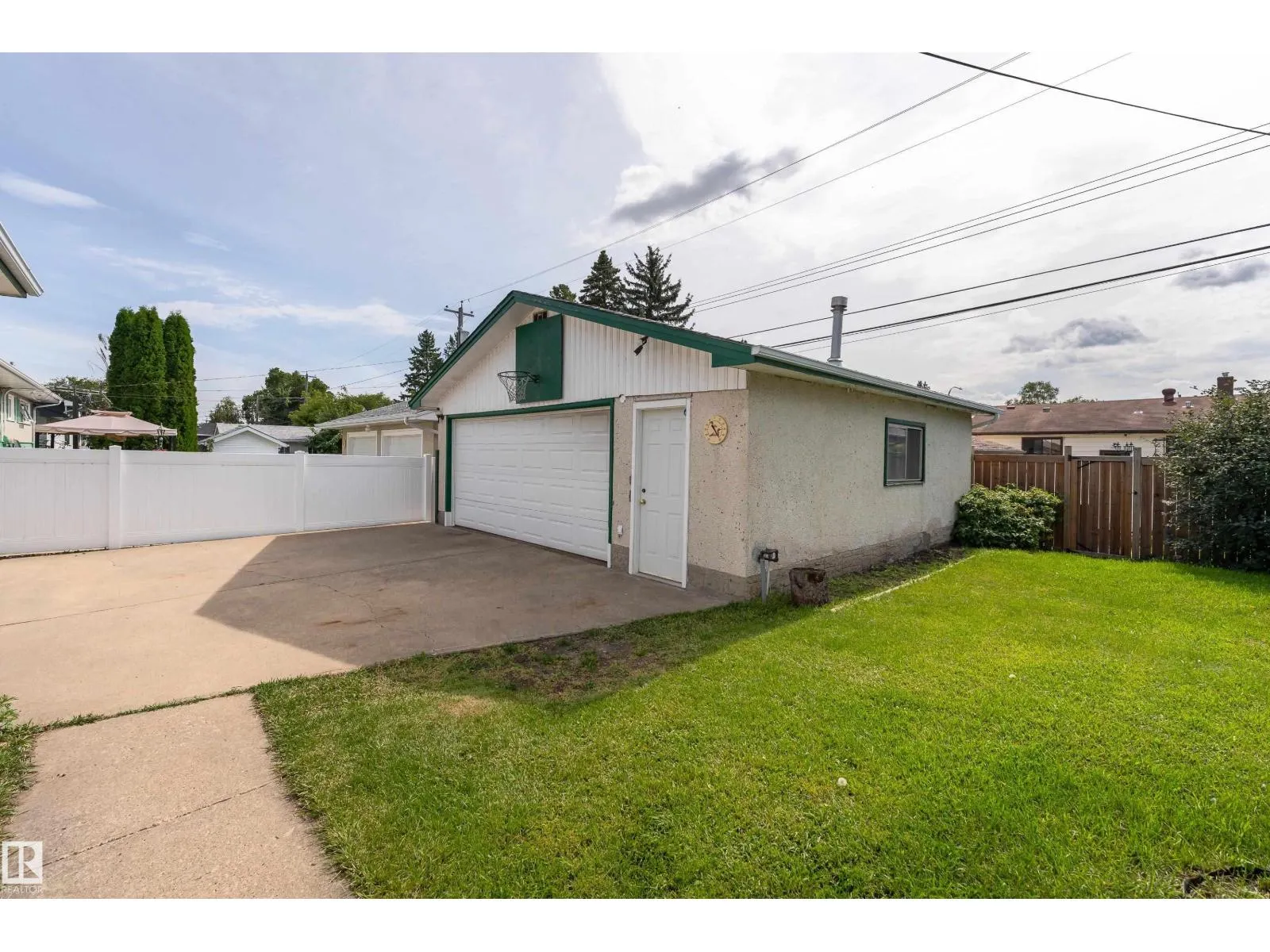 16029 95 AV NW