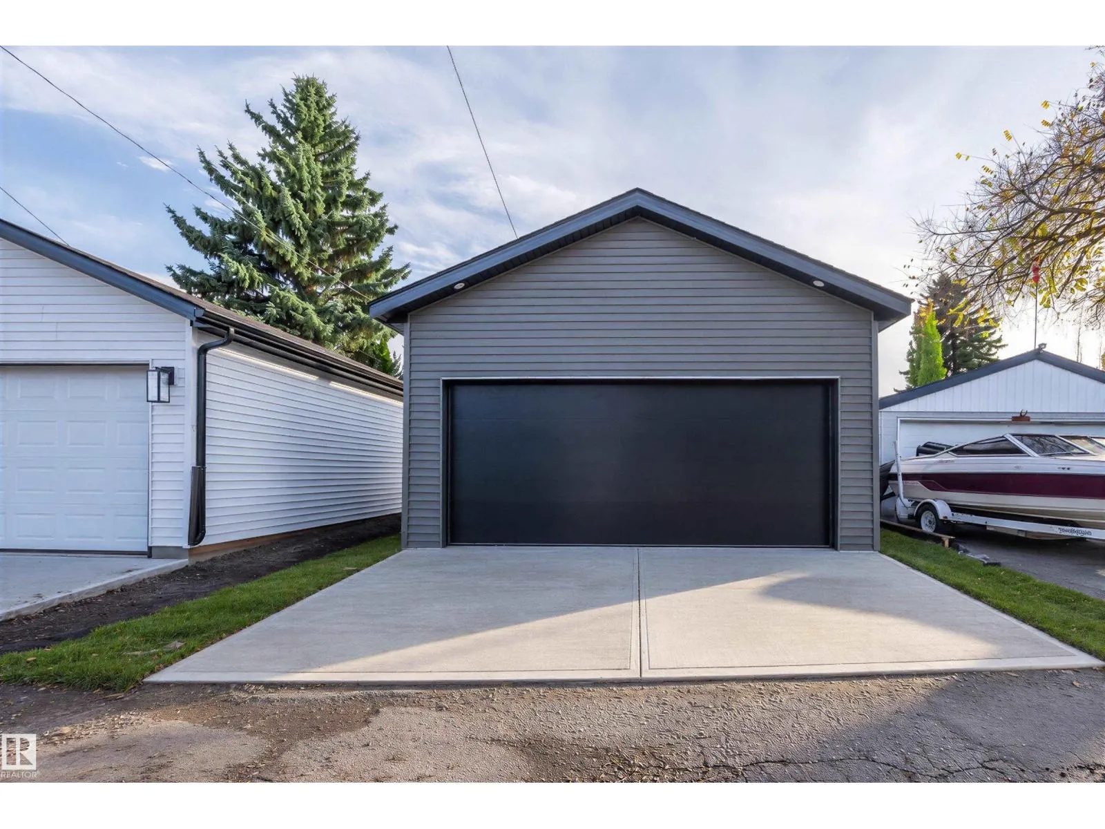 5606 105 AV NW