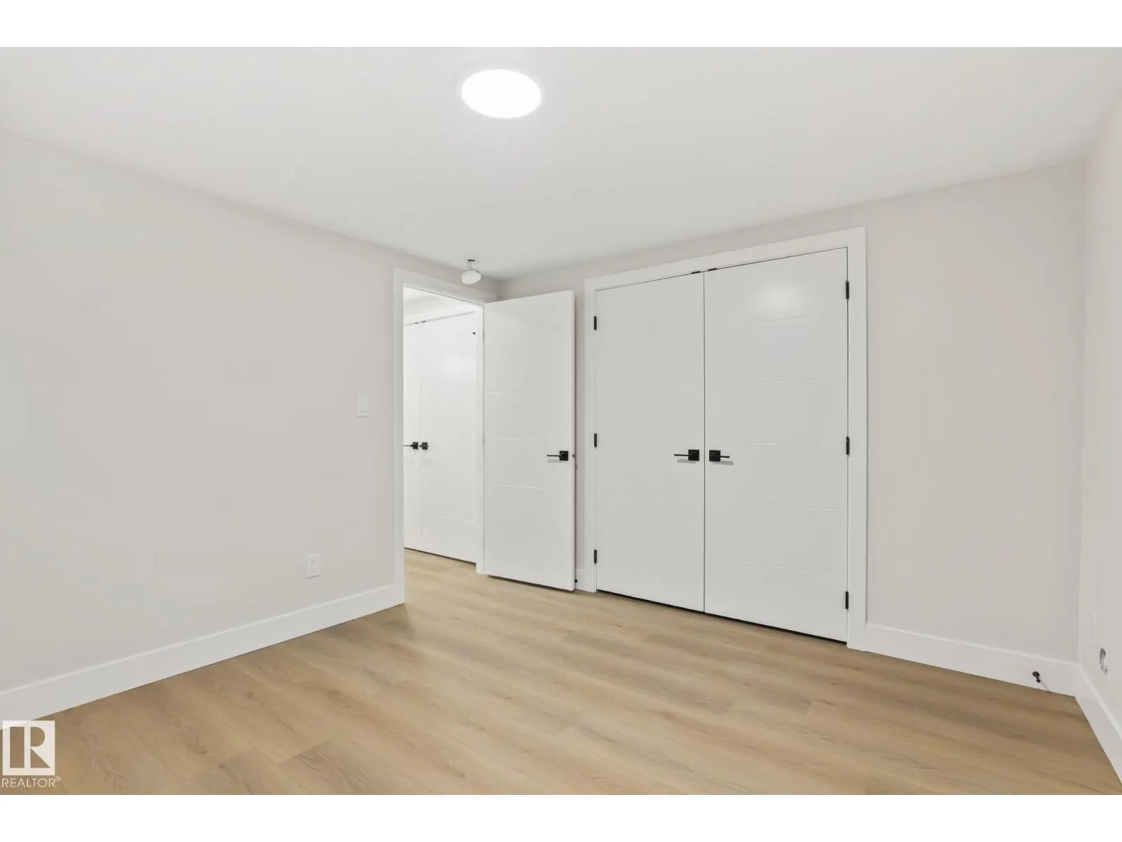 5606 105 AV NW