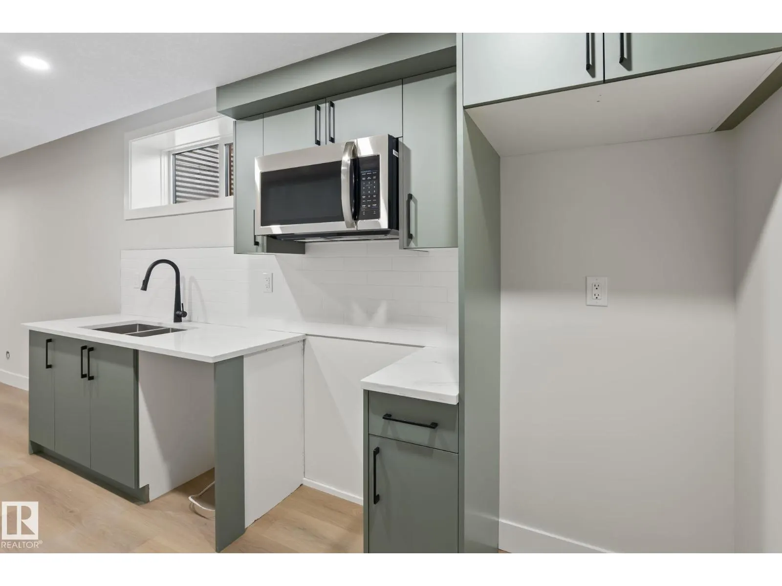 5606 105 AV NW