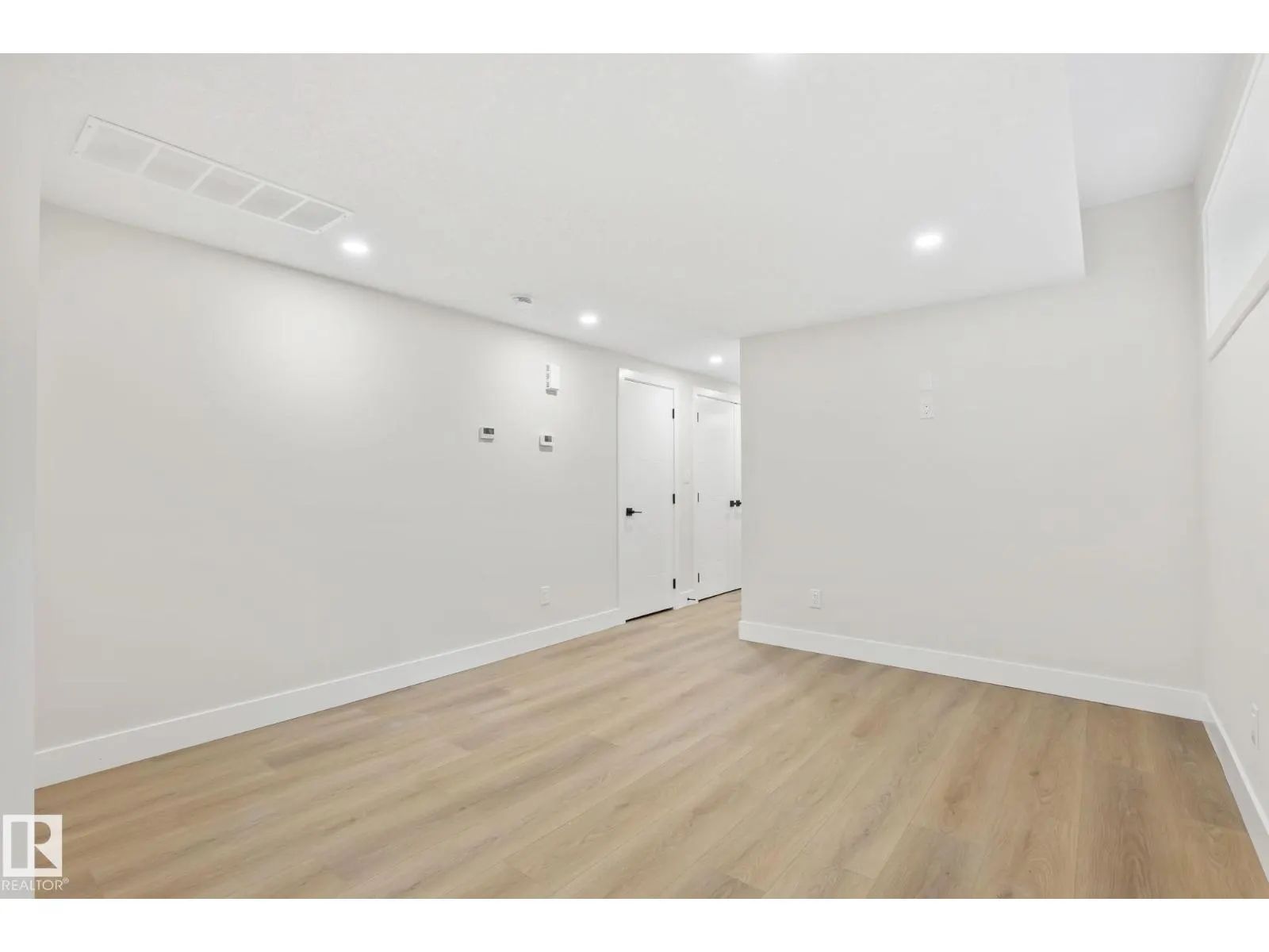 5606 105 AV NW