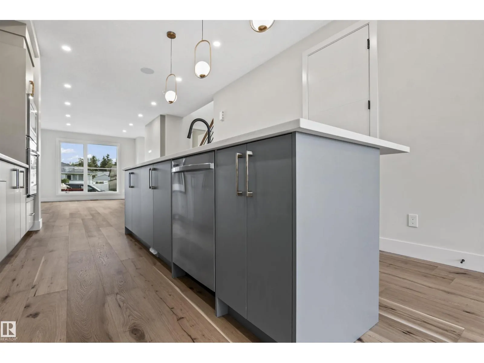 5606 105 AV NW