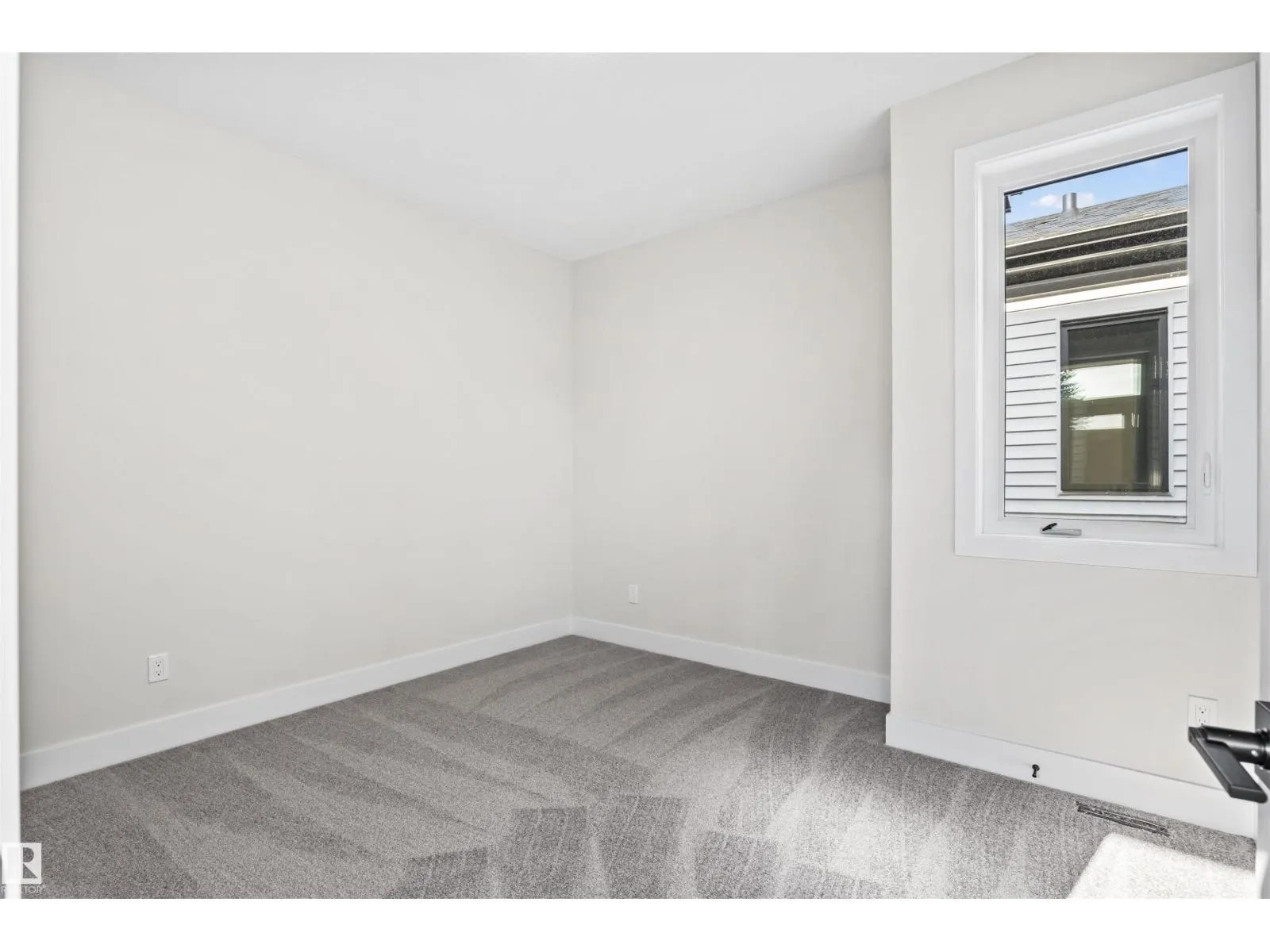 5606 105 AV NW