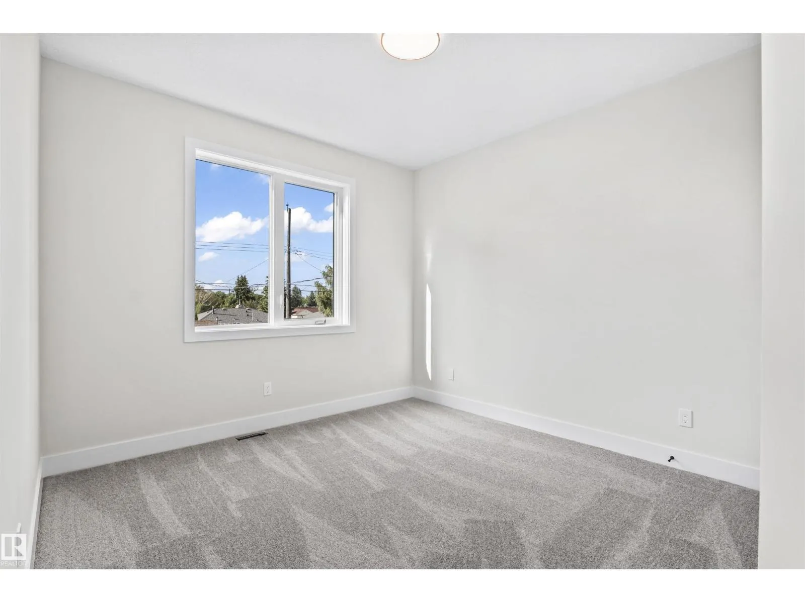 5606 105 AV NW