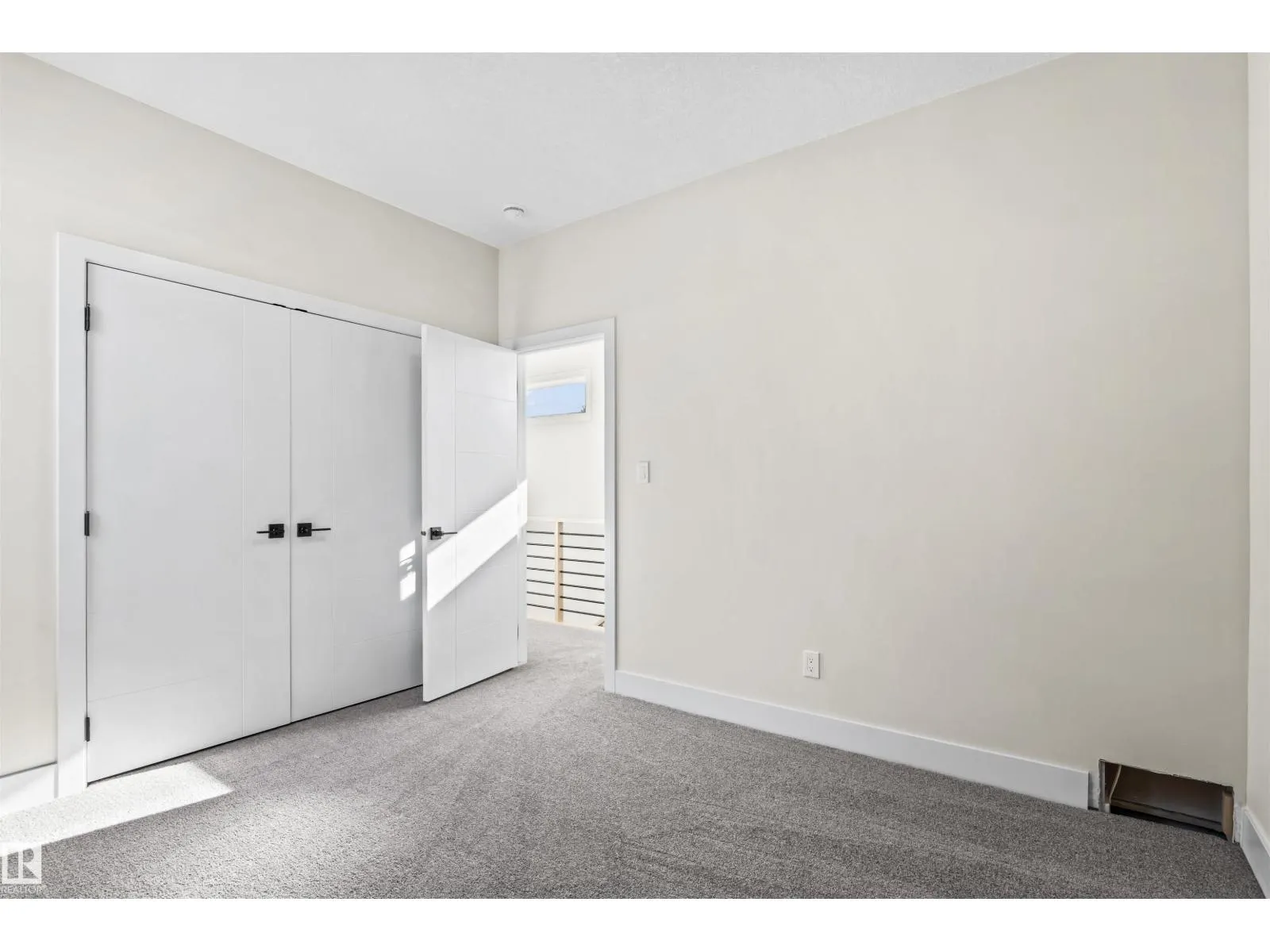 5606 105 AV NW