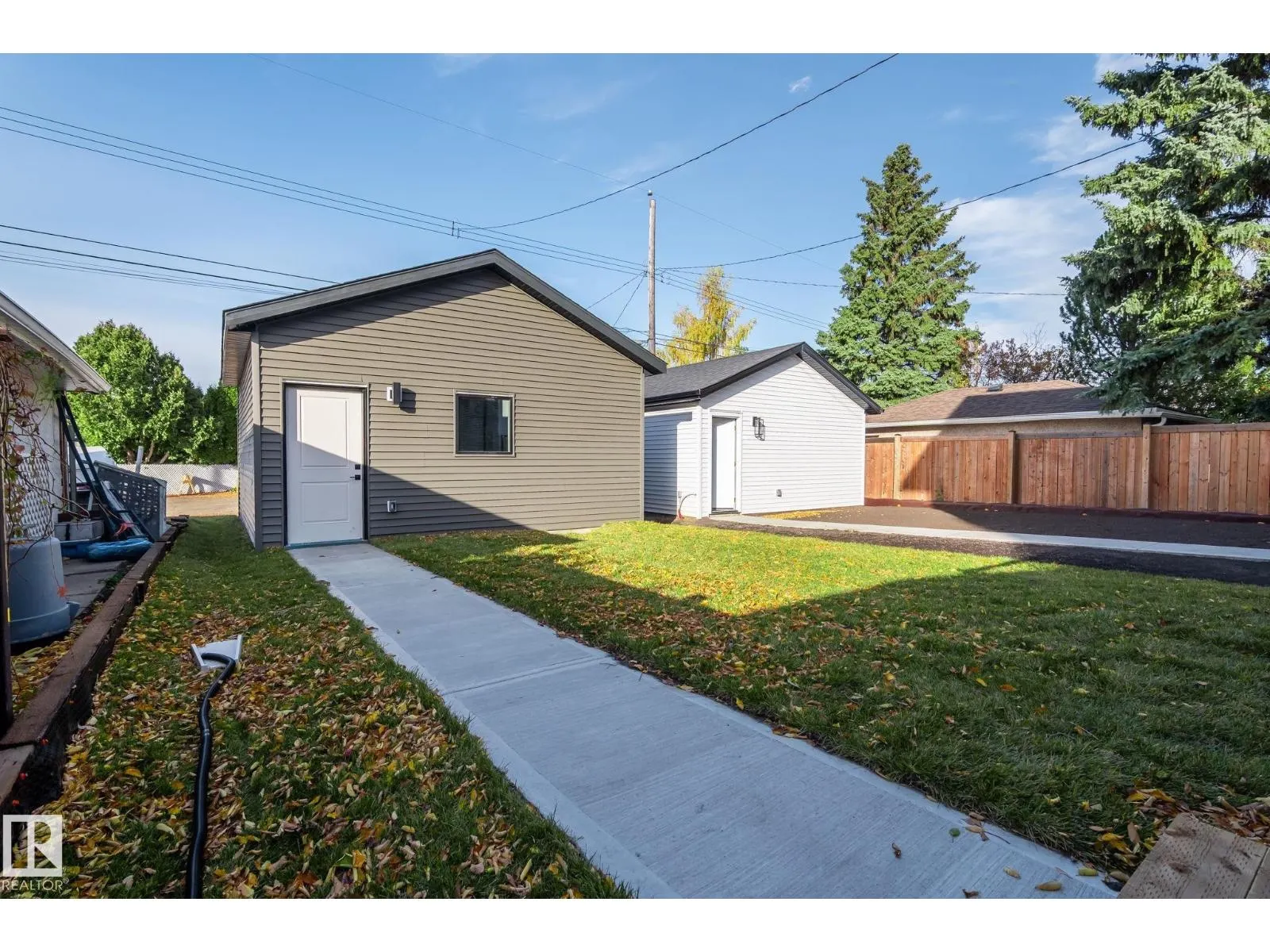 5606 105 AV NW