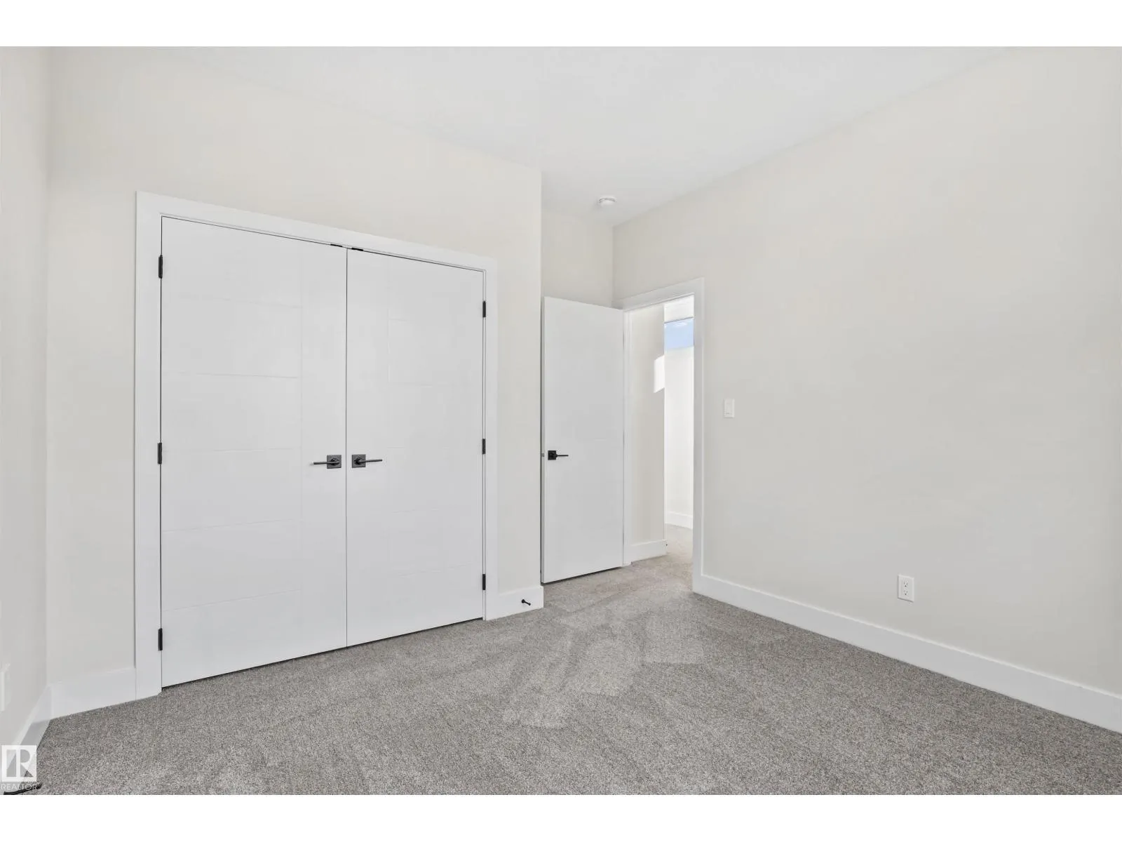 5606 105 AV NW