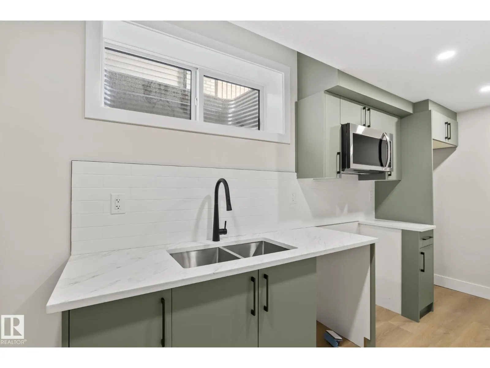5606 105 AV NW