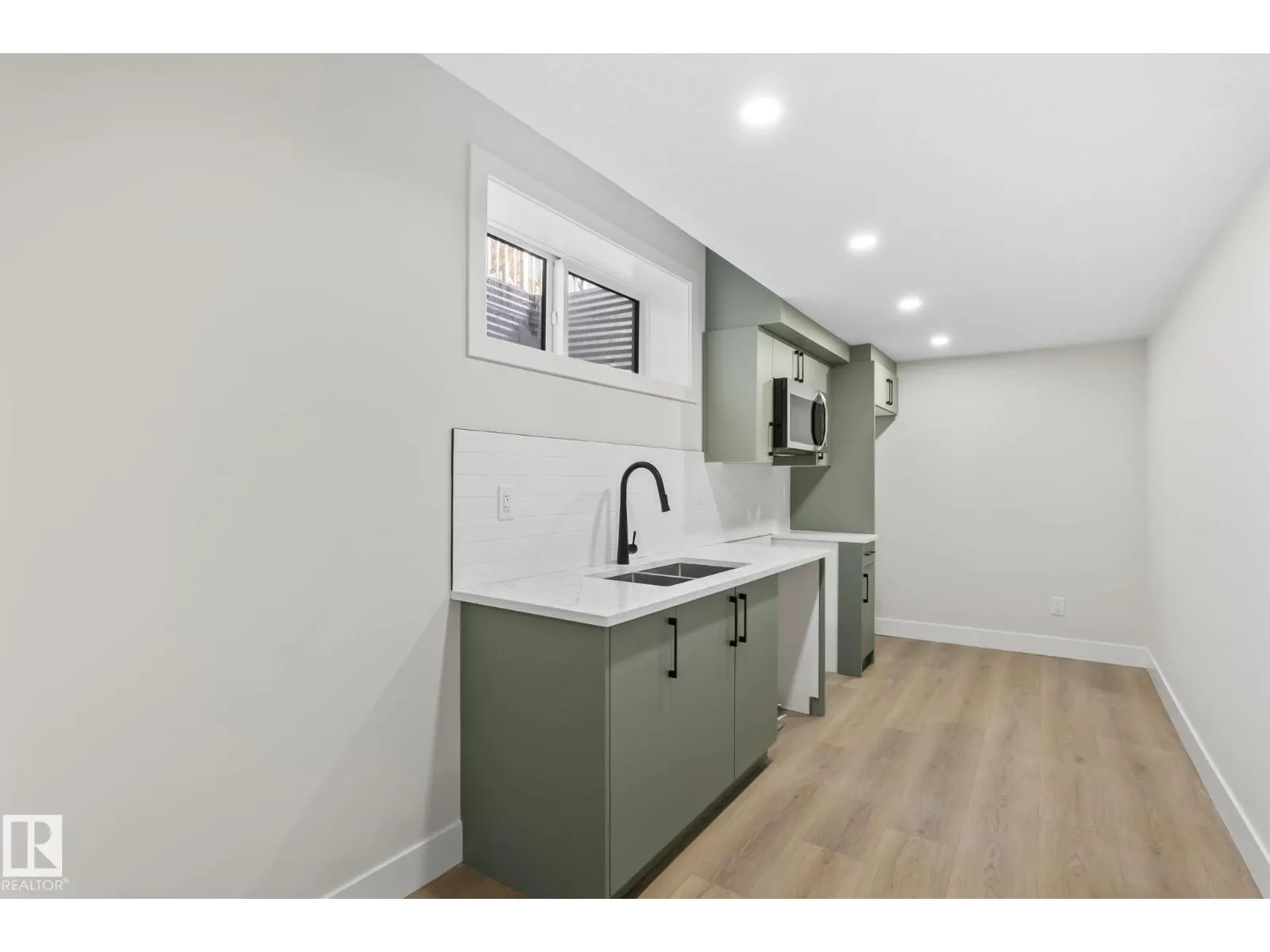 5606 105 AV NW