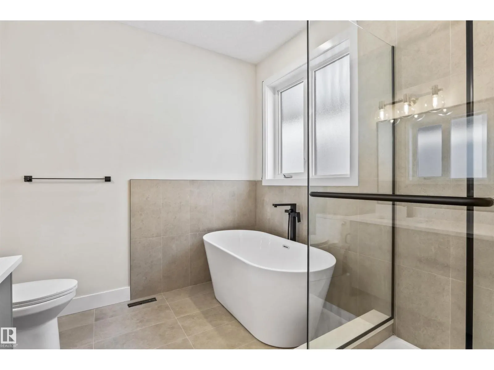 5606 105 AV NW