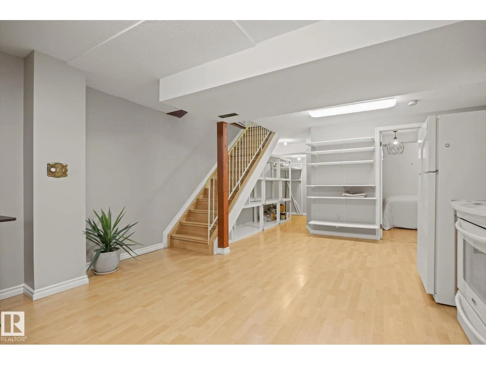 11 WOODSTOCK PL