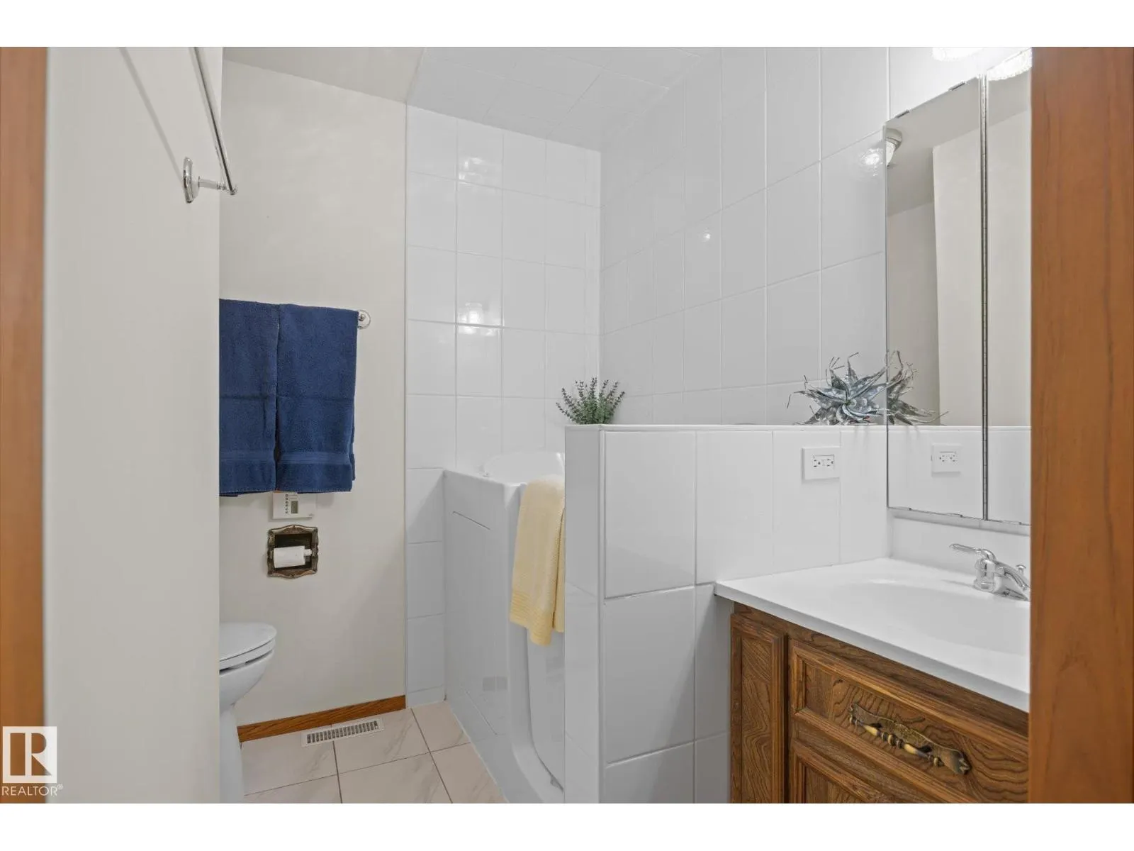 11 WOODSTOCK PL