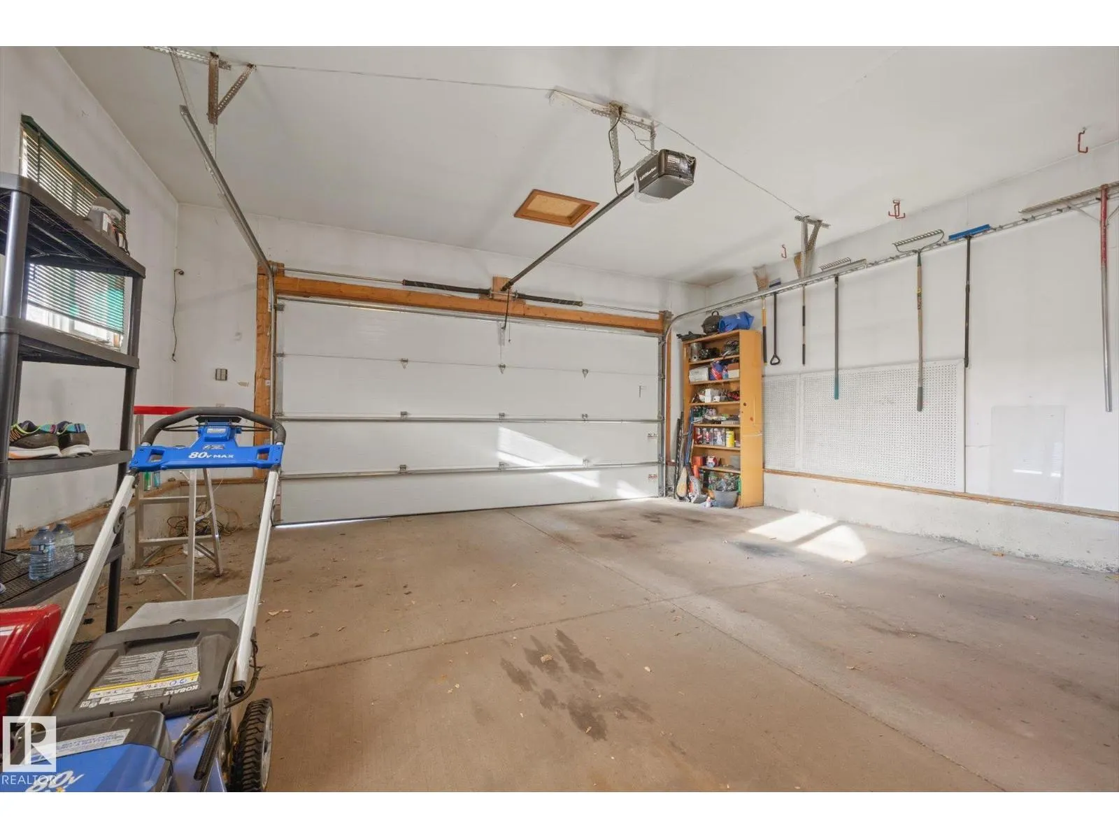 11 WOODSTOCK PL