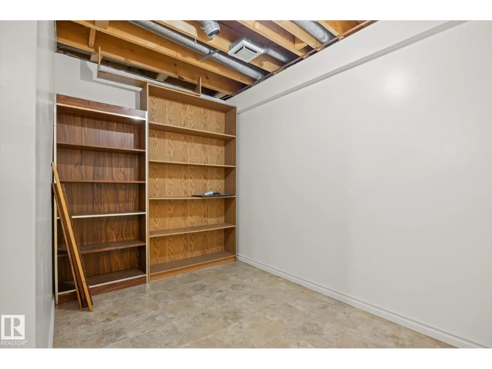 11 WOODSTOCK PL