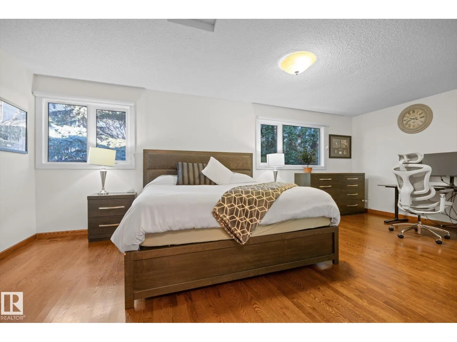 11 WOODSTOCK PL