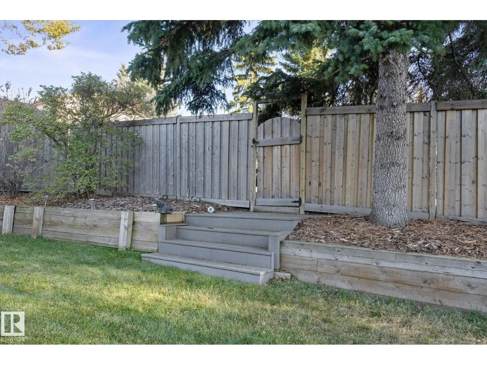 11 WOODSTOCK PL