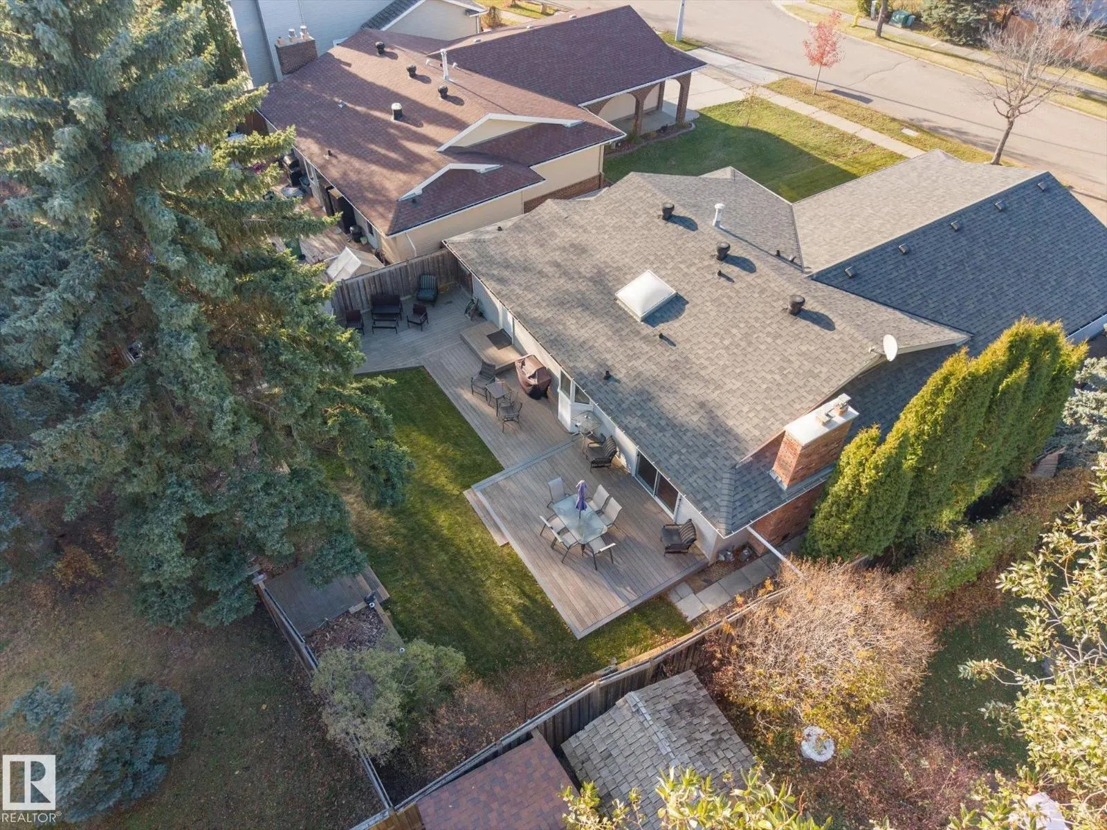 11 WOODSTOCK PL