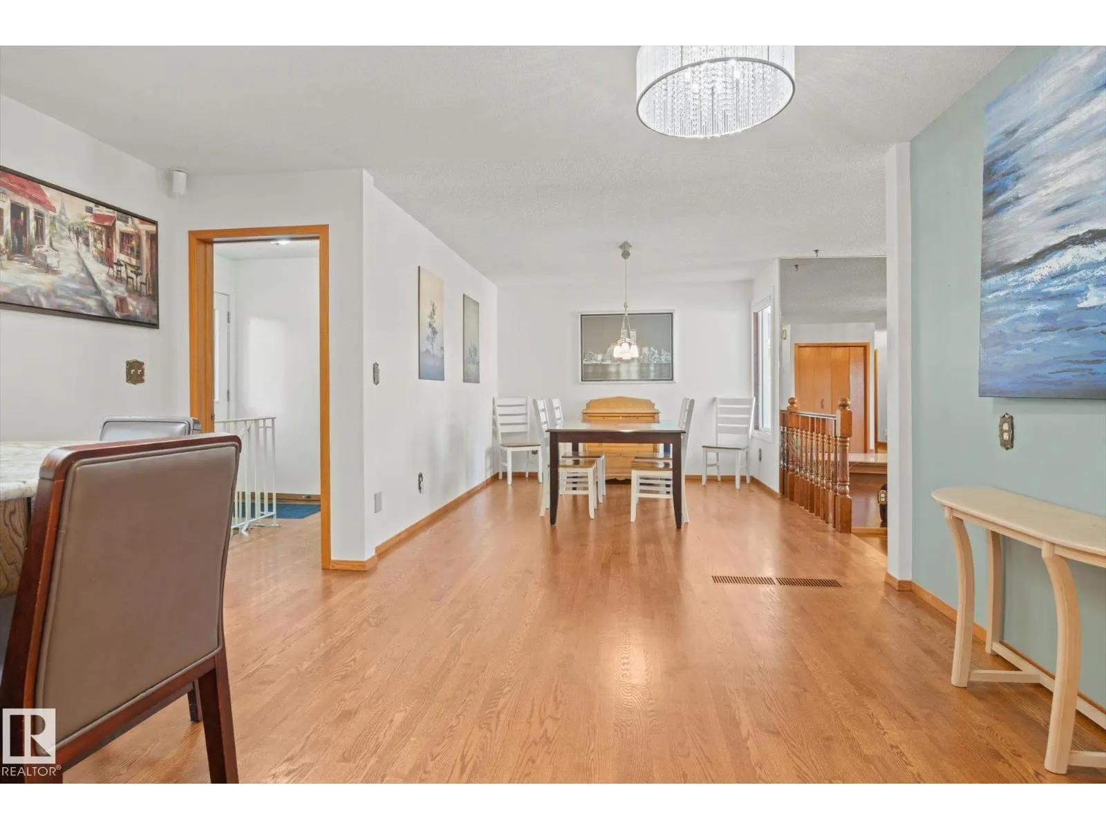 11 WOODSTOCK PL