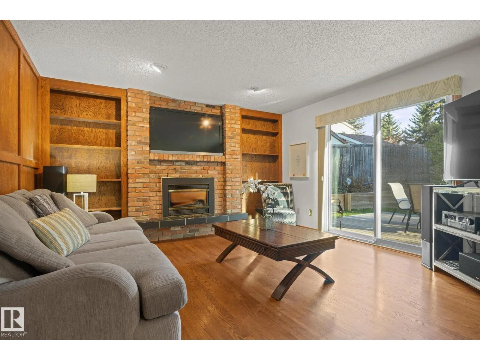 11 WOODSTOCK PL
