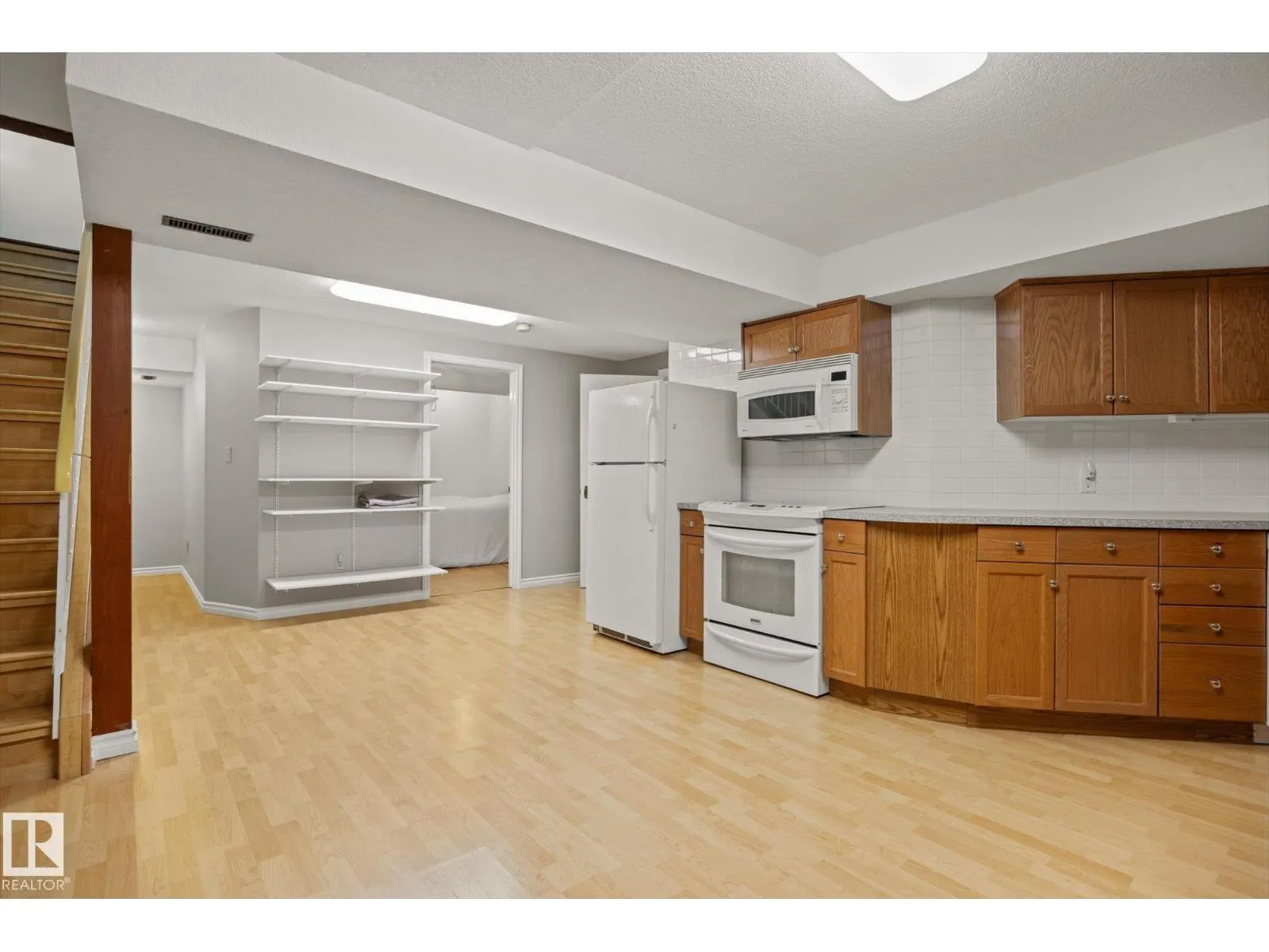 11 WOODSTOCK PL