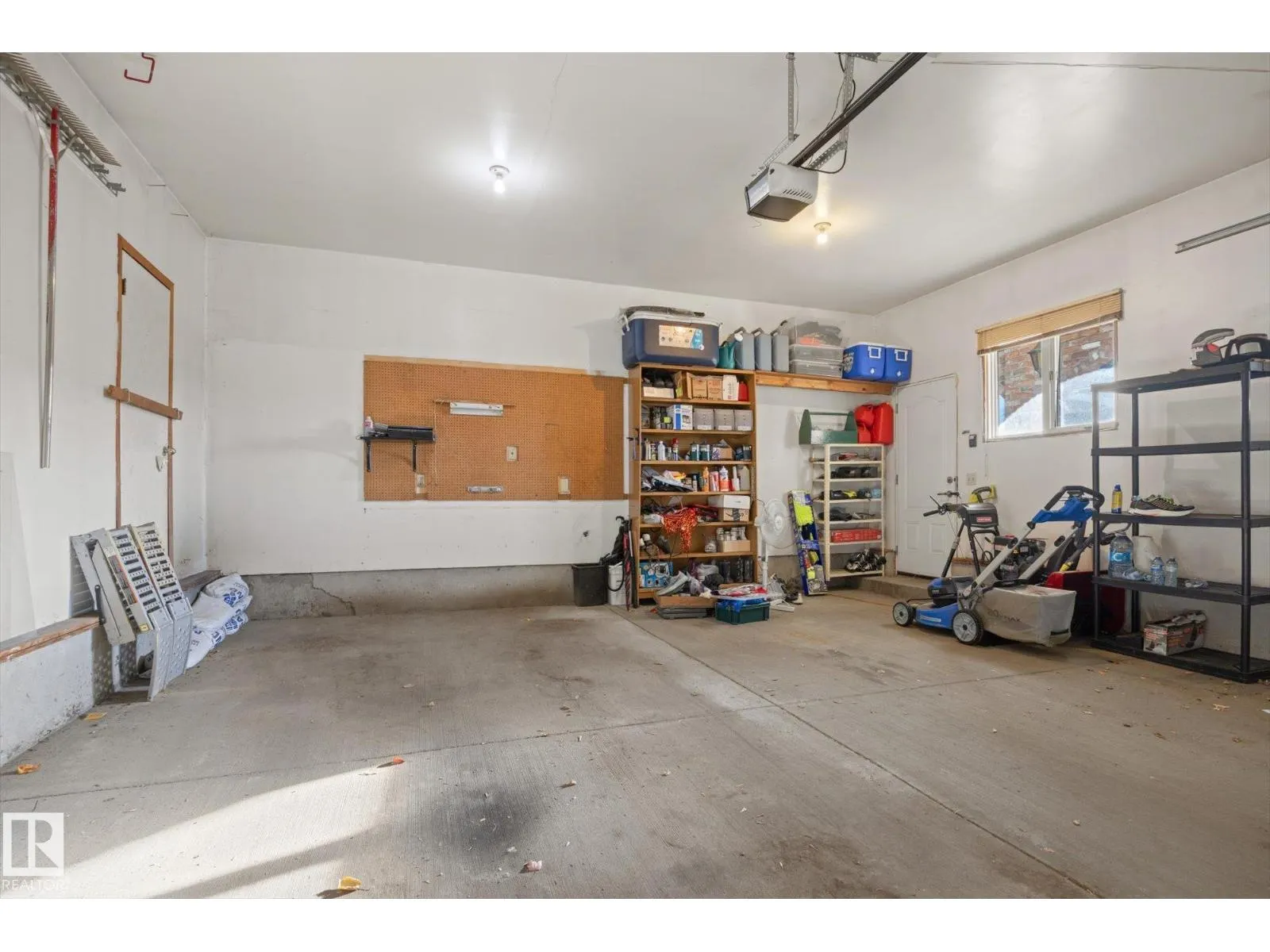 11 WOODSTOCK PL