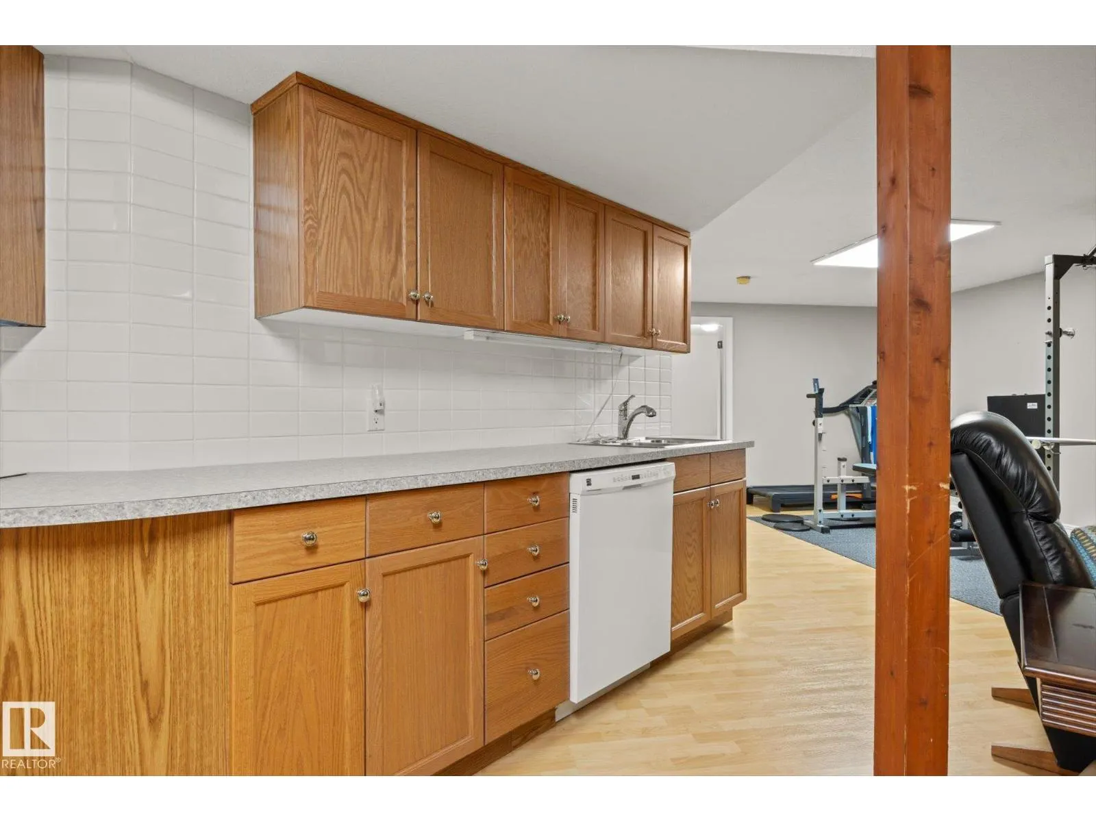11 WOODSTOCK PL