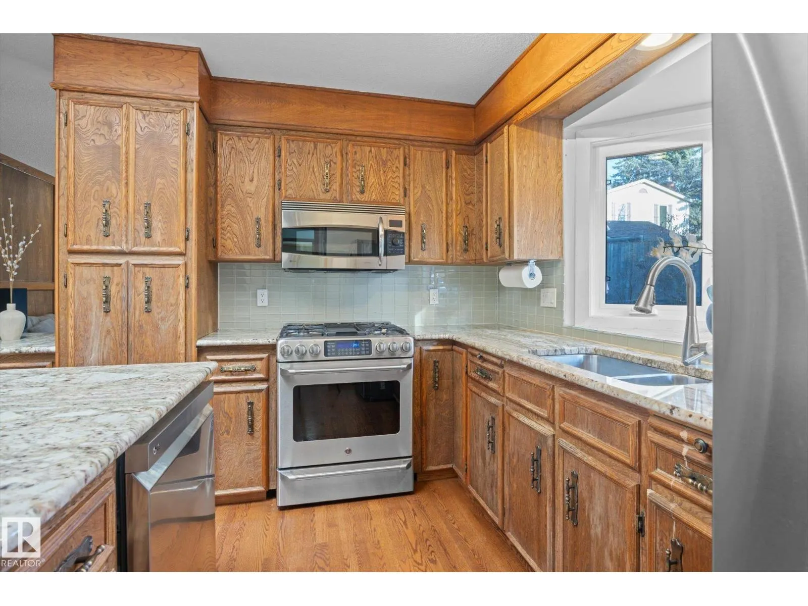 11 WOODSTOCK PL