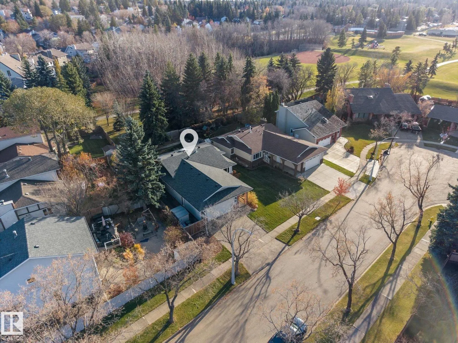 11 WOODSTOCK PL