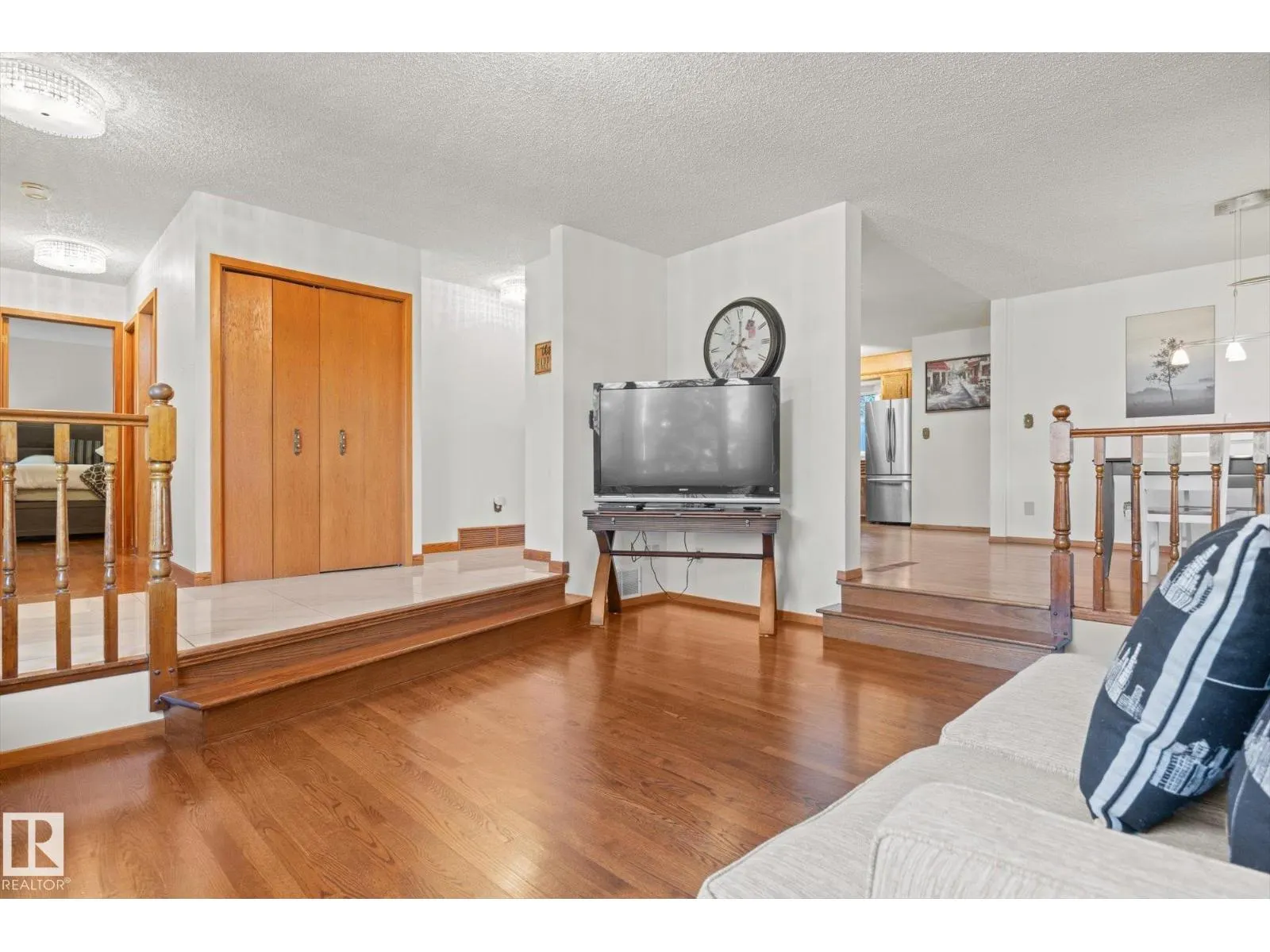 11 WOODSTOCK PL