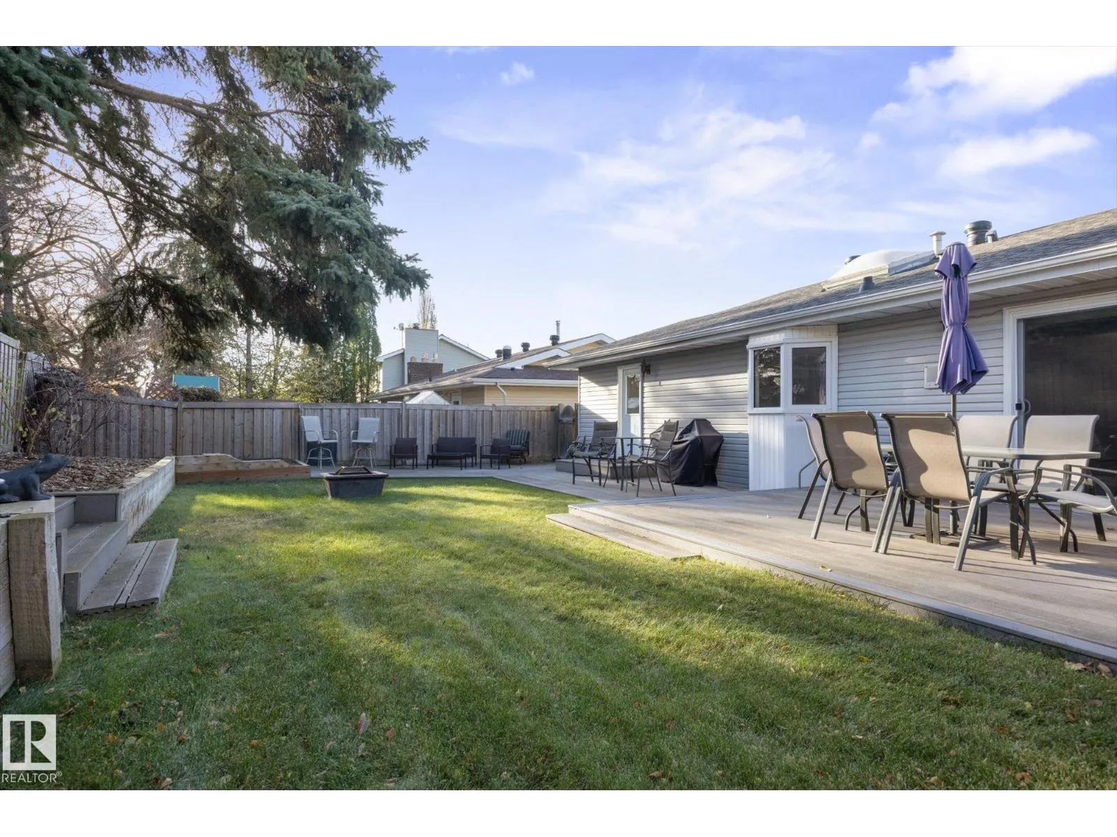 11 WOODSTOCK PL