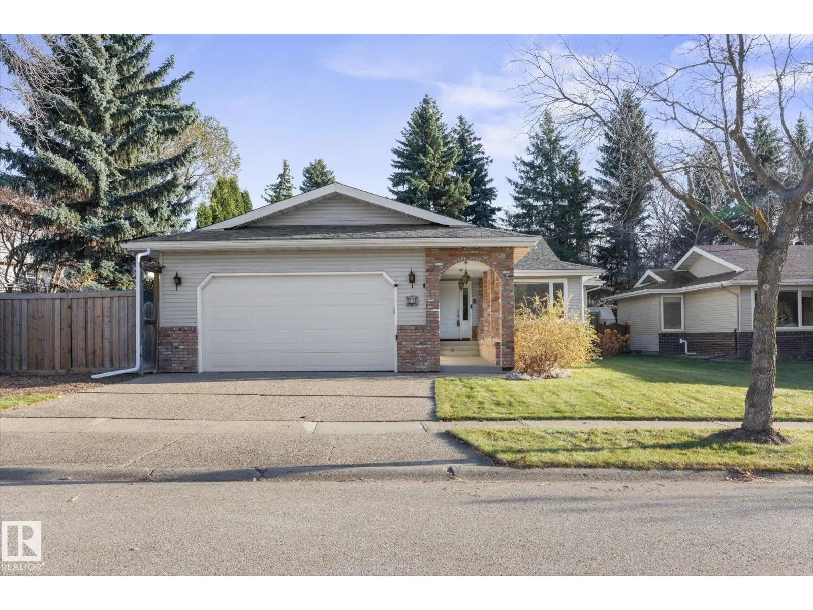 11 WOODSTOCK PL