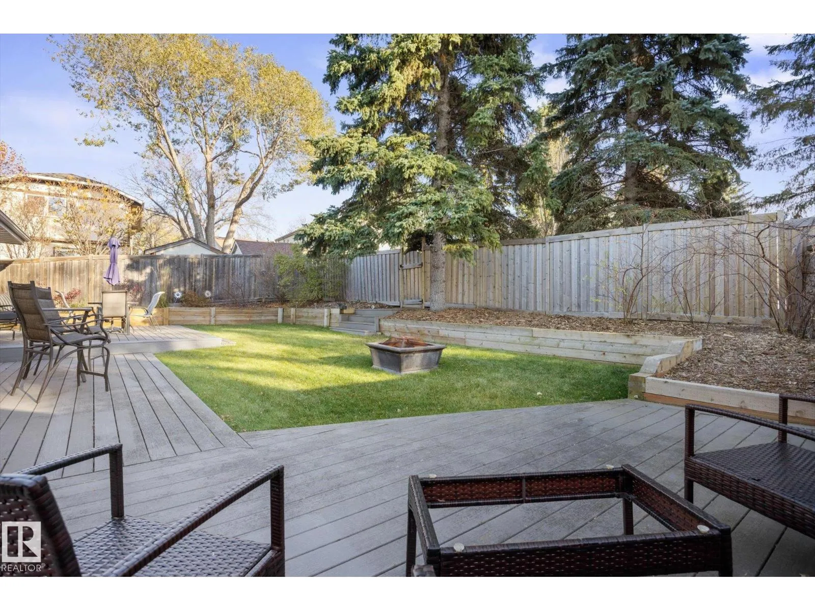 11 WOODSTOCK PL