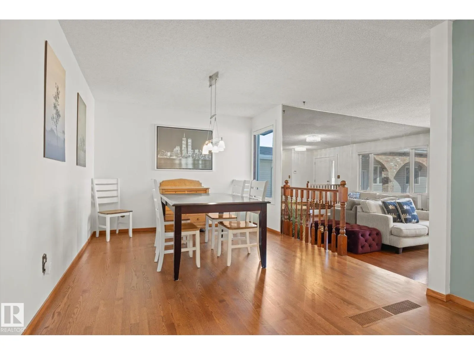 11 WOODSTOCK PL