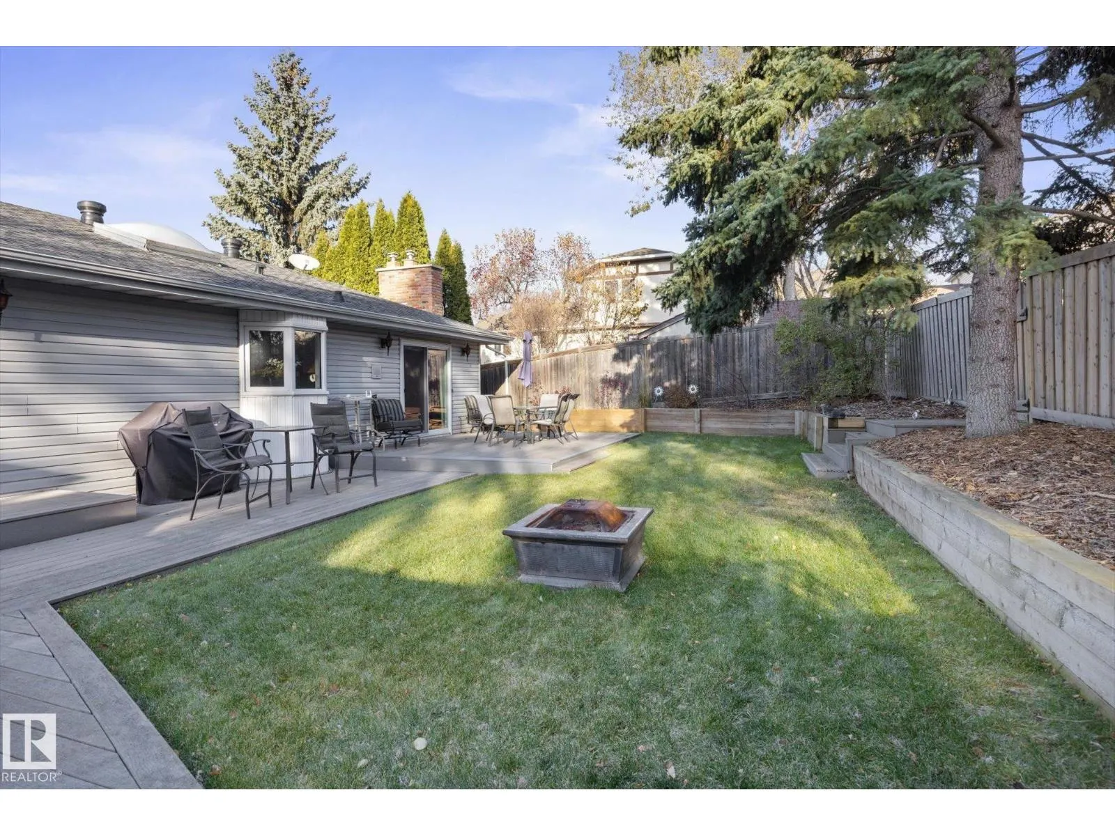 11 WOODSTOCK PL