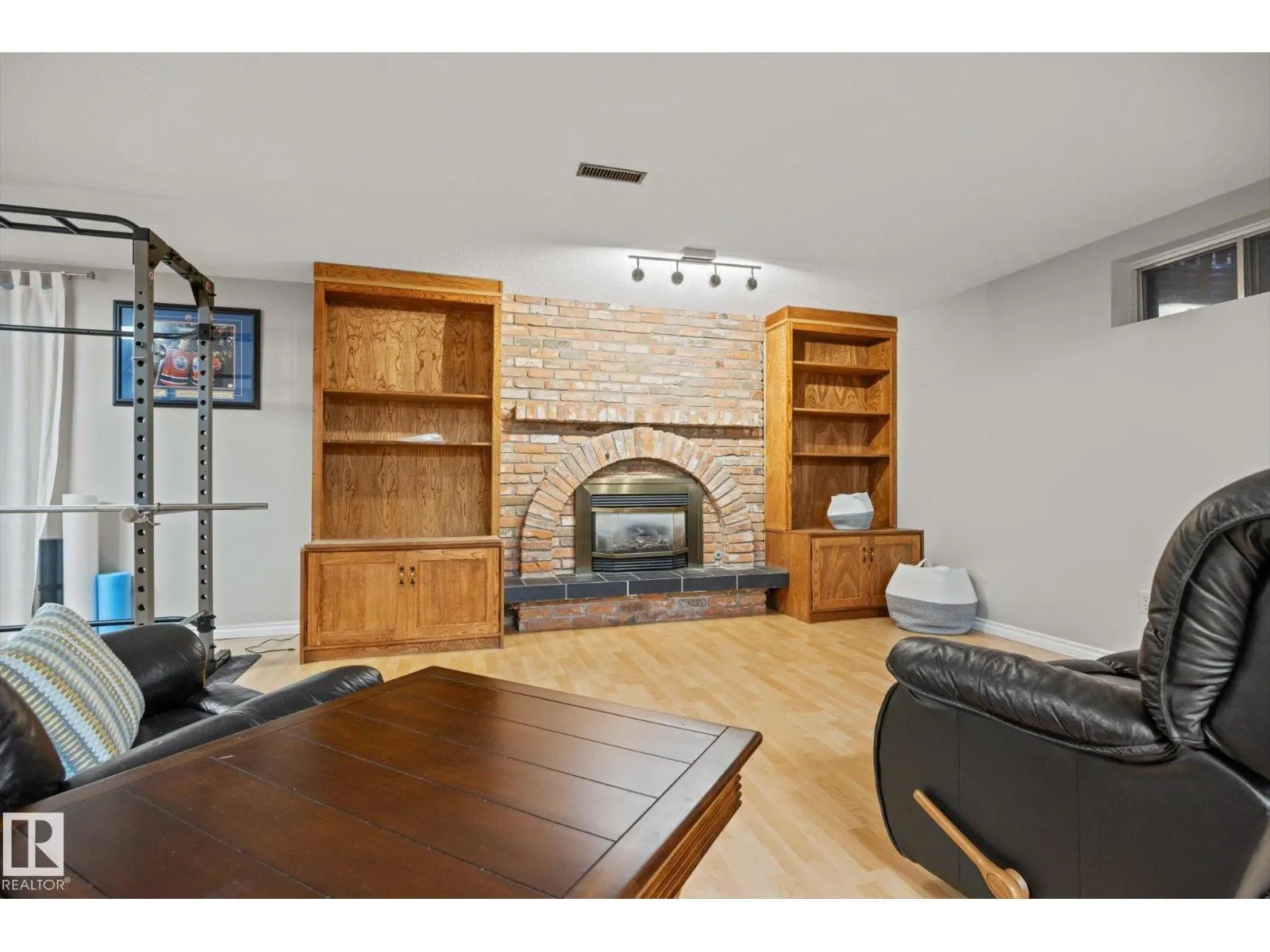 11 WOODSTOCK PL