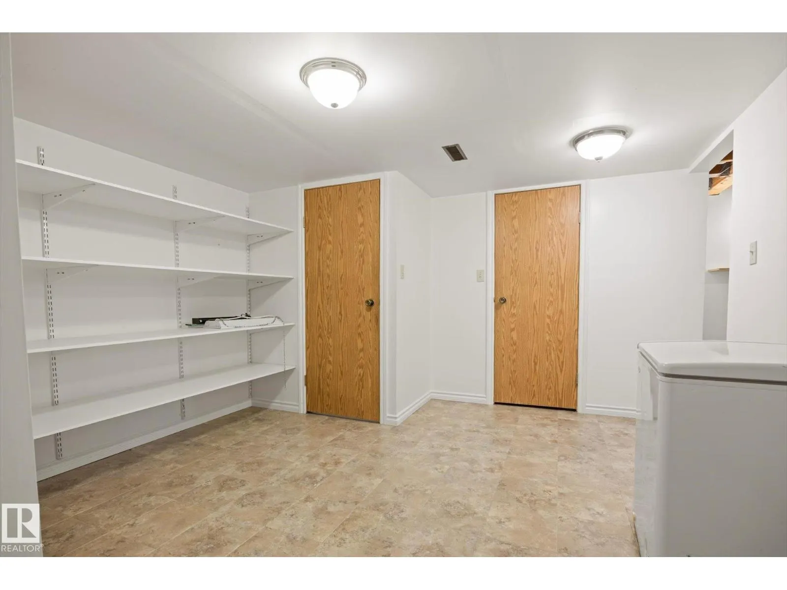 11 WOODSTOCK PL