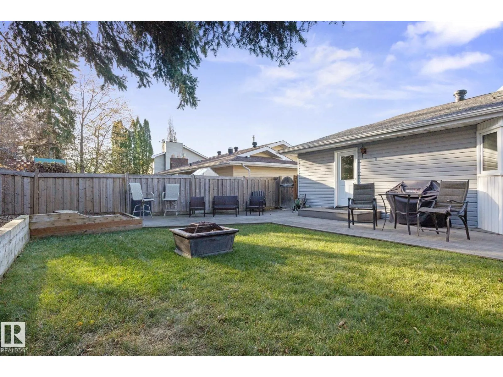 11 WOODSTOCK PL